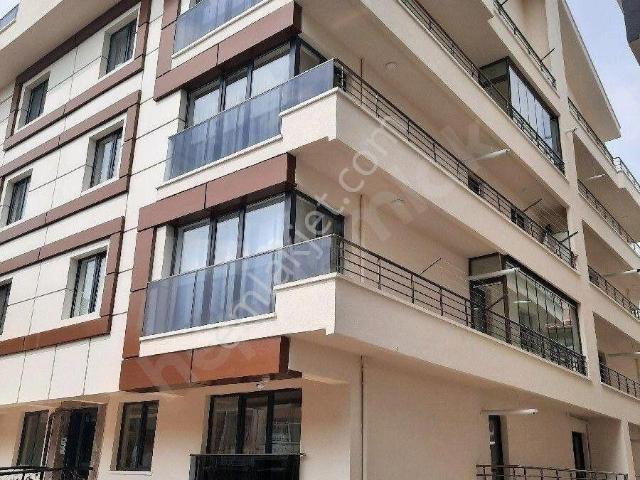 Kuttaş'tan Emek 15.cd Metro Yakını 5yıllık Binada 2+1 Satılık