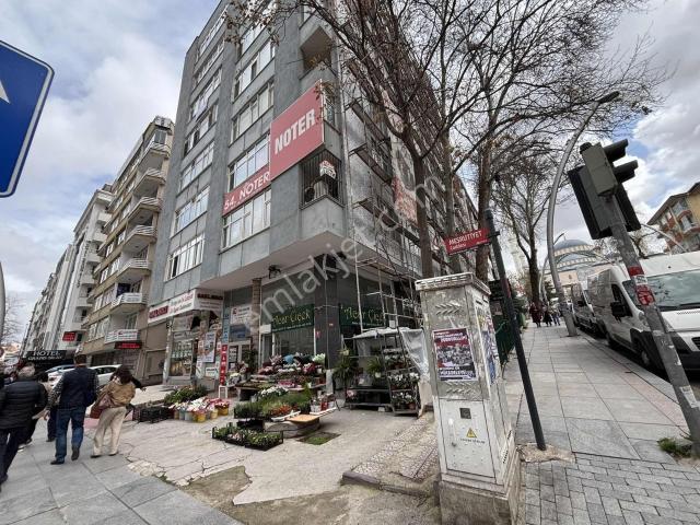 Kuttaş'tan Mithatpaşa Caddesi Üzeri Ön 3+1 Satılık İş Yeri