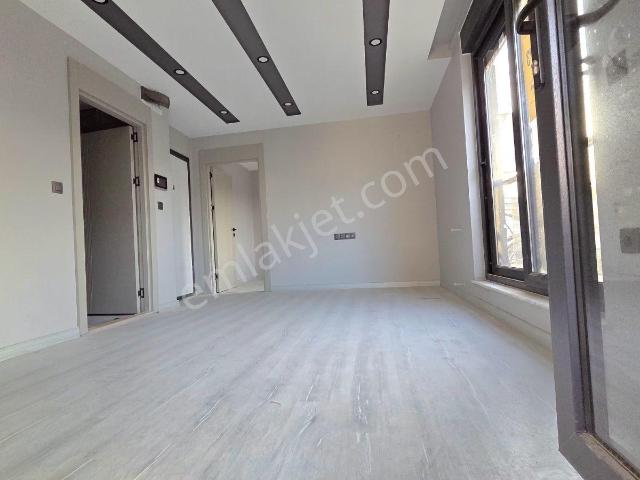 Kütükçü Mahallesi'nde 1.katta Asansörlü 2+1 Kiralık Daire