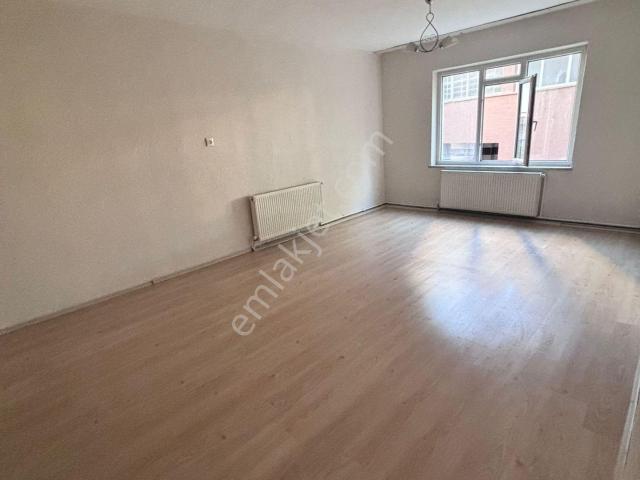 Kütahya Merkezde Kiralık Aileye 3+1 Geniş
