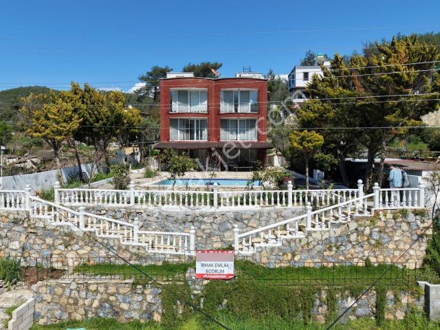 Kuyucak Satılık Tam Müstakil 8+2 Havuzlu Villa Irmak Emlak