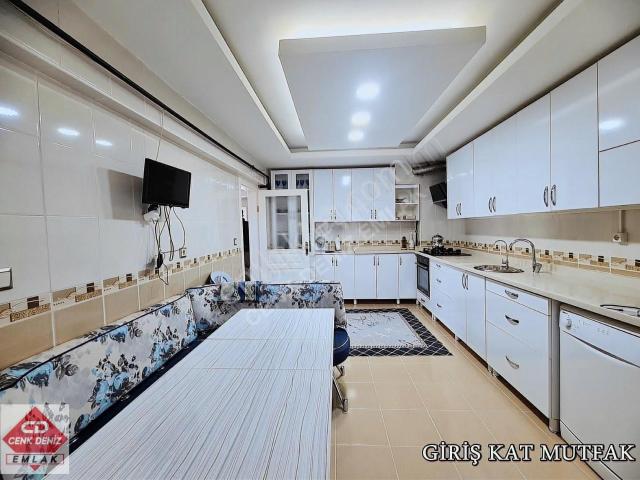 Kuzey Yıldızı Mah. Özel Hobi Bahçeli Sitede 5+2 Triplex Villa