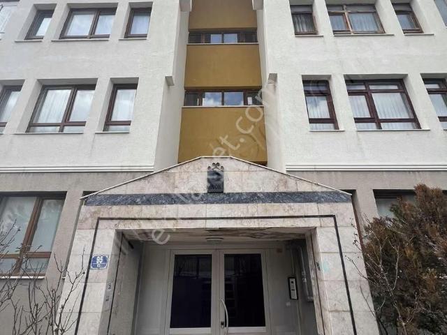 Kuzey Emlaktan İskanlı Ara Kat 3+1 Daire