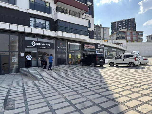 KUZEY'DEN DİŞ HASTANESİ KARŞISI CADDE'DE KİRALIK İŞ YERİ