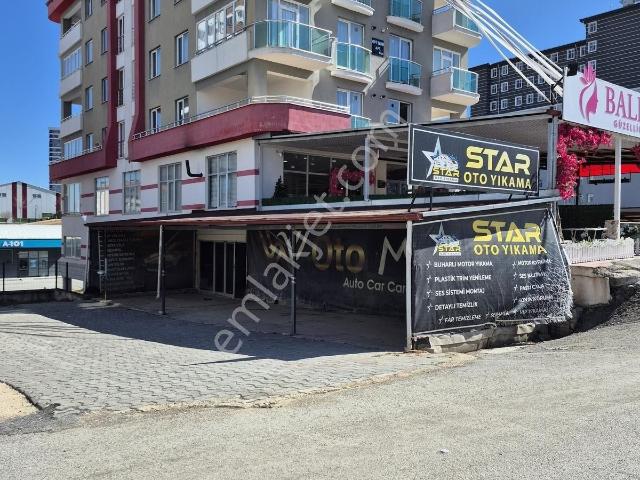 Kuzeykent Üniversite Yolunda Cadde Cepheli Mağaza