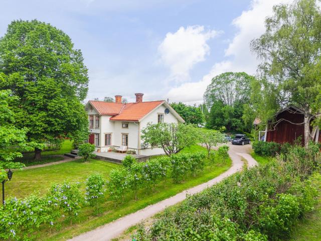 Kyrkbyvägen 16