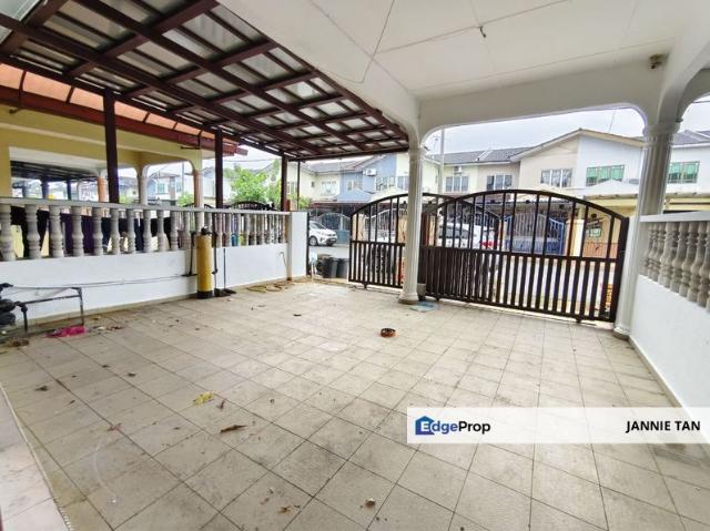 L193. Kapar town Raja nala Double storey house renovated kitchen cabinet