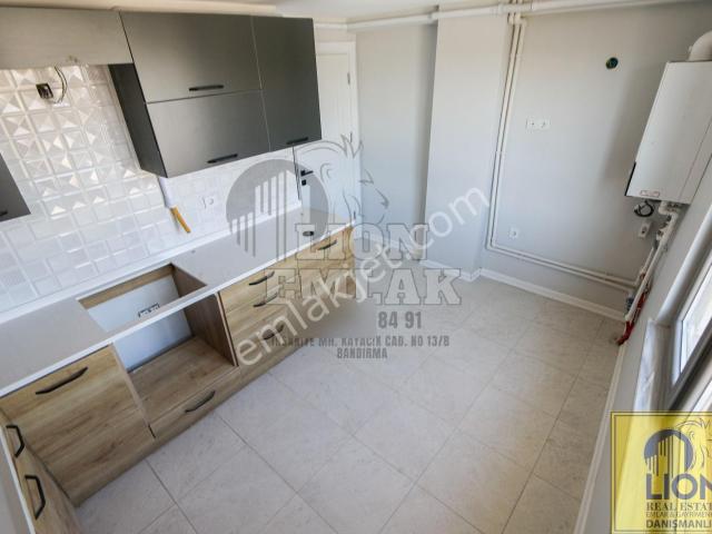 Lıon Emlak'tan Ayyıldız'da Merkezi Konumda Kiralık 2+1 Daire