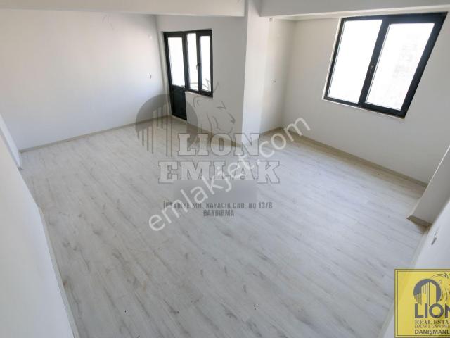 Lıon Emlak'tan Çarşı Merkezde Önü Açık Satılık 3+1 Dubleks Daire