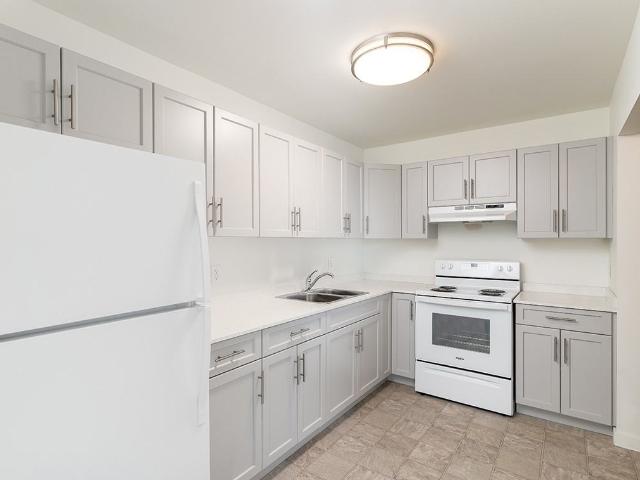 L & B Towers 1 Bedroom Apartment for Rent at 415 Edison Ave, Winnipeg, MB R2G 0M3 Rossmere