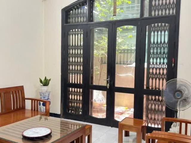 Lạc Long Quân dân xây lô góc 70m 11,7 tỷ
