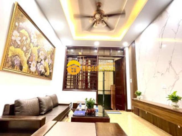 Lạc long quân 36m2, 4t cực đẹp tặng full đồ ô tô đỗ cổng nhỉnh 8 tỷ hiếm quận cầu giấy