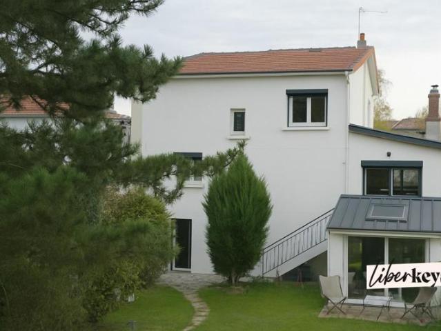 Maison familiale 223 m² avec jardin, terrasses et garage – Villemomble