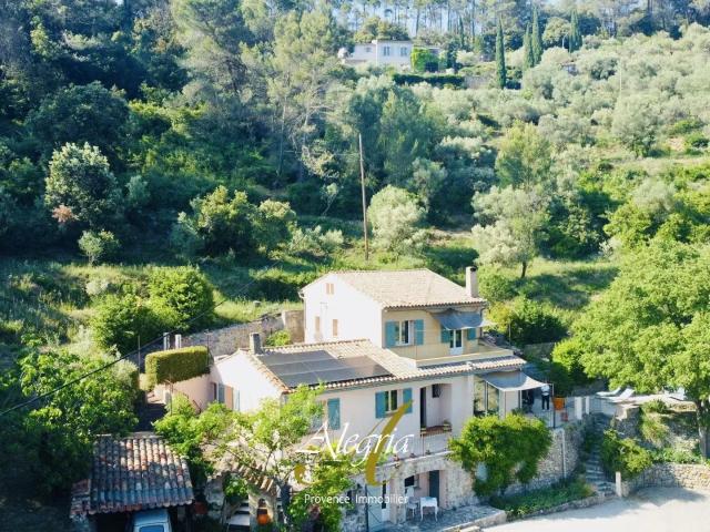 L’Esprit Provence: lumière, vues et douceur de vivre à Coti. 172m² Cotignac
