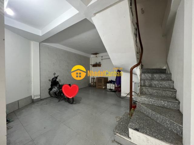 Lõi cầu giấy gần thủ lệ 6 tầng 2 thoáng sáng toàn nhà 35m2 7.49 tỷ