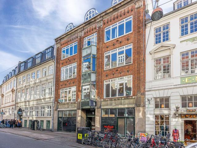 Lækkert og gennemgribende nyistandsat kontorlejemål på 192 m²