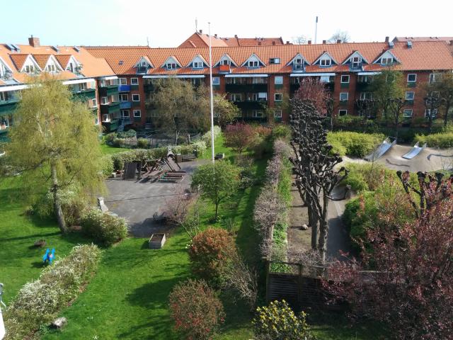 Lækkert værelse mod rolig gård midt i byens bedste kvarter