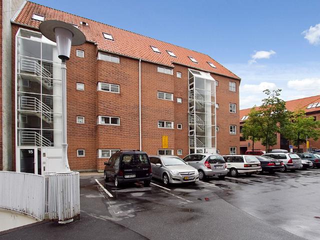 Lys 1 værelses lejlighed centralt i Odense