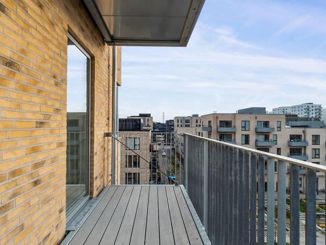 Lækker 2 værelses lejlighed med terrasse, optimal plantegning og perfekt placering