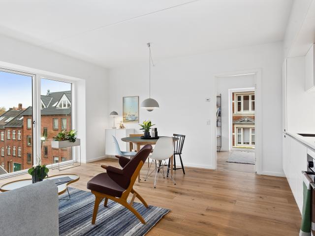 Lækker delevenling 3 værelses i øgaderne med 2 altaner!