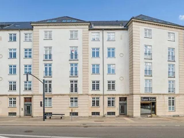 Lækker nyistandsat lejlighed centralt i Hellerup