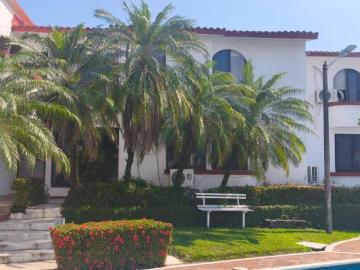 La Tampiquera Departamento en VENTA en planta baja con 3 recámaras en quinta con alberca