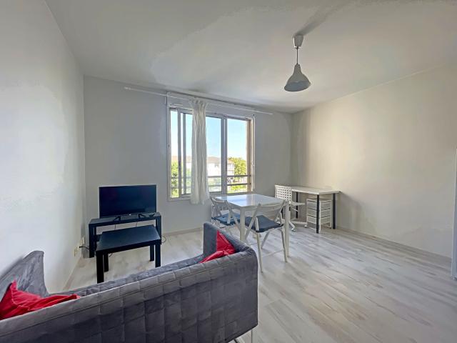 LA TERRASSE T1 BIS RENOVE ET MEUBLE PARKING