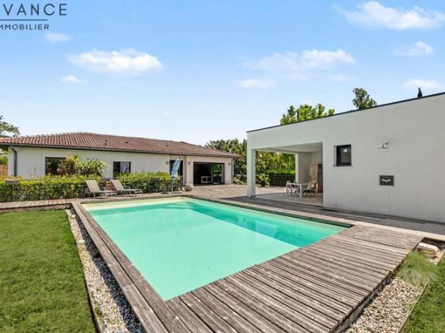 LA TERRASSE Maison familiale rénovée avec piscine