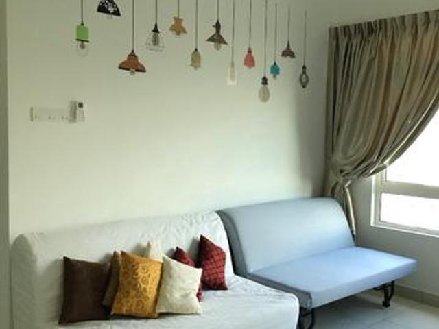 La Thea 2r2b 787sf Fully furnished New Painting Unit with 2 carpark