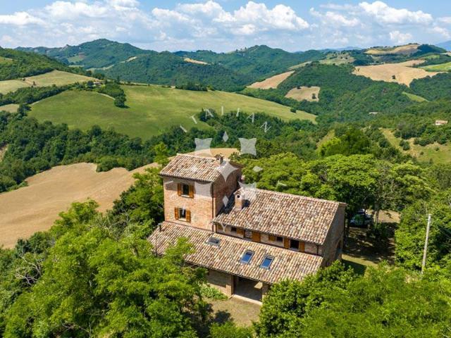 La Torre di Guardia di Montefeltro: Una Residenza Unica Vici. 378m² Urbino