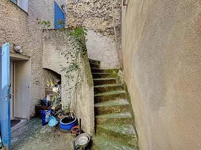 La Tour d'Aigues 84240 Achat / Vente appartement 4 pièces t4 au dernier étage