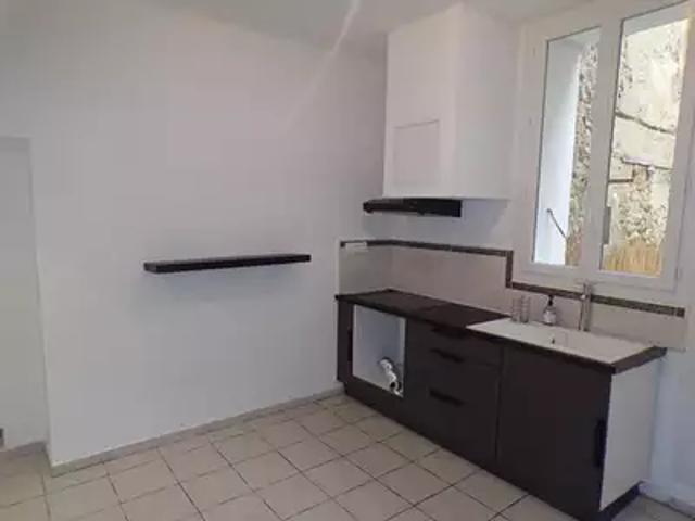 La Tour d'Aigues 84240 Location appartement 2 pièces t2 terrasse