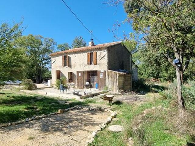 La Tour d'Aigues 84240: Maison ancienne avec 2 hect