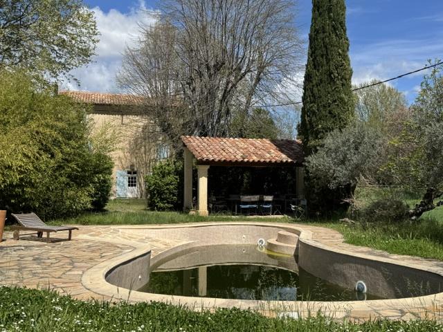 La Tour d'Aigues Propriété de charme et de caractère du 18ième
