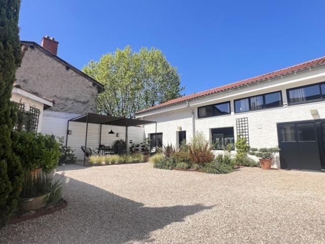 LA TOUR DE SALVAGNY, maison à vendre, 6 pièces, 220 m²