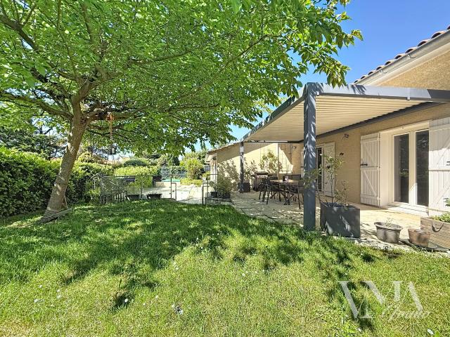 LA TOUR DE SALVAGNY Maison familiale 7 pièces avec piscine 650 000 € | 146 m2 Carrez | Terrain 631 m2