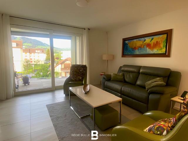 La Tour de Trême – Beautiful 4.5 room apartment on the 3rd floor for rent