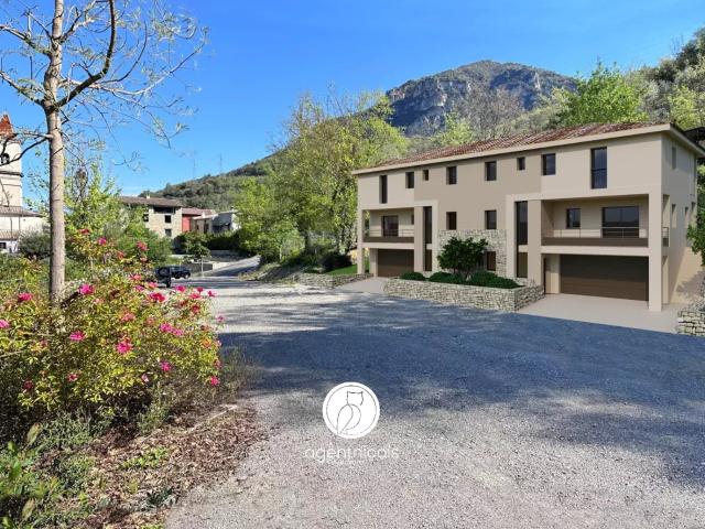 LA TOUR / ROUSSILLON SUR TINEE: TERRAIN A BATIR VUE MONTAGNE Piscinable