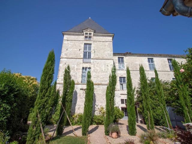 La Tour Sud Une histoire gravée dans la pierre 344m² Bergerac