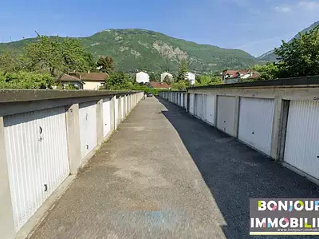 La Tronche 38700 Location parking