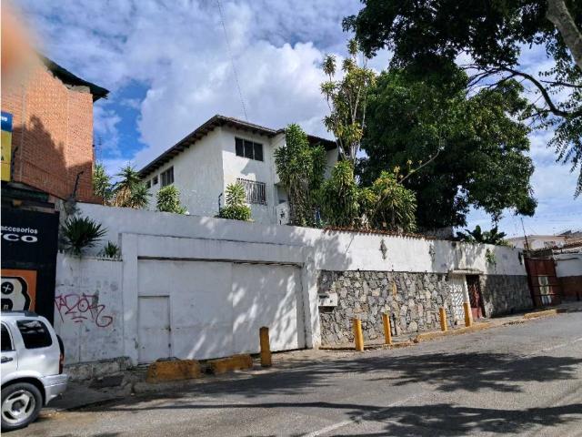 La Trinidad amplia casa en venta