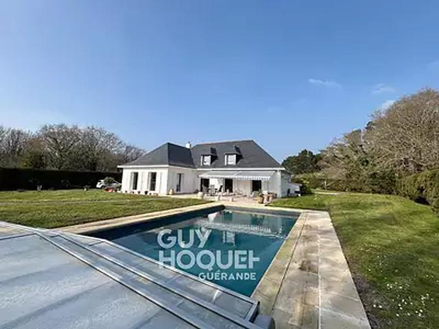 La Turballe 44420 Achat / Vente maison 8 pièces t8 au dernier étage piscine
