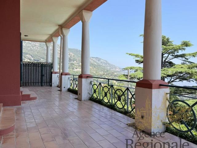 LA TURBIE: 4 pièces, terrasse, garage, vue mer