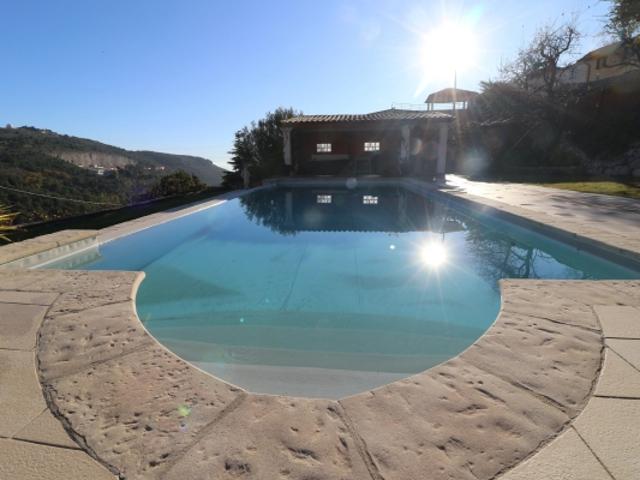 LA TURBIE MAGNIFIQUE VILLA PROVENCALE, PISCINE, VUE MER, GARAGE A DEUX PAS DU CENTRE VILLAGE
