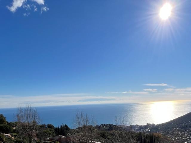 La Turbie, un grand terrain plat et les 2 villas a vendre