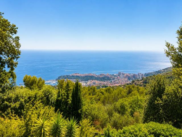 LA TURBIE: Villa | 4 chambres | Grand terrain | Piscine | Vue mer