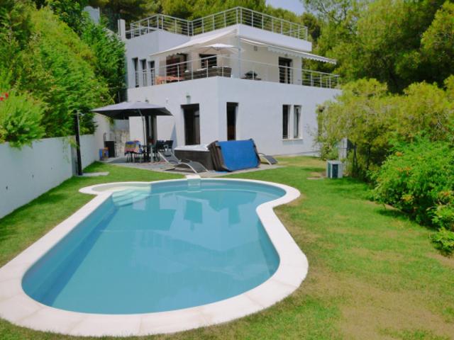 La Turbie, villa contemporaine de 200 m2 avec piscine