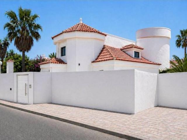 La única disponible en una urbanización exclusiva — Una oportunidad única