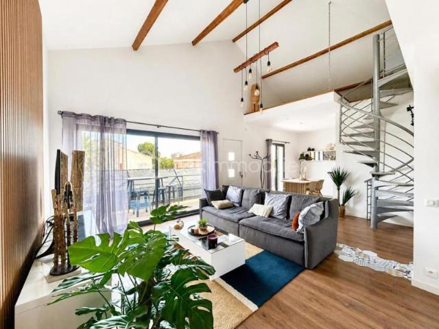 LA VALETTE DU VAR 81 M² carrez/ 119 M² au sol 'Esprit loft' garage 23 M² et balcon sud