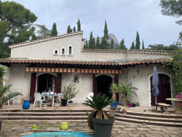 LA VALETTE DU VAR: Maison plain pied 5 pièce s 140 m2 piscine et sous sol